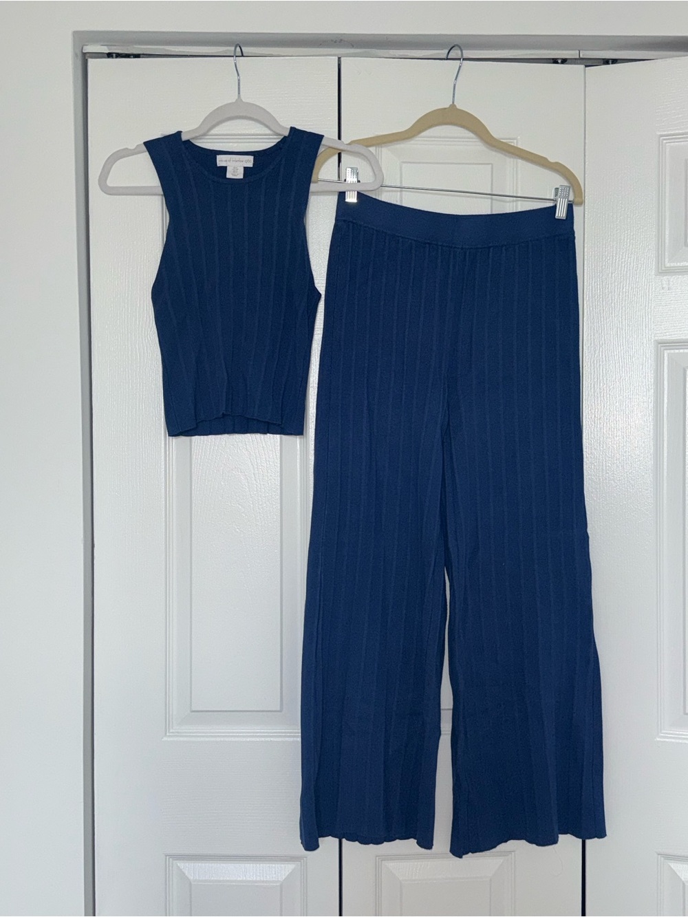 House of Harlow Dark Blue Knit Sleeveless Crop Top & Wide-Leg Pants Set